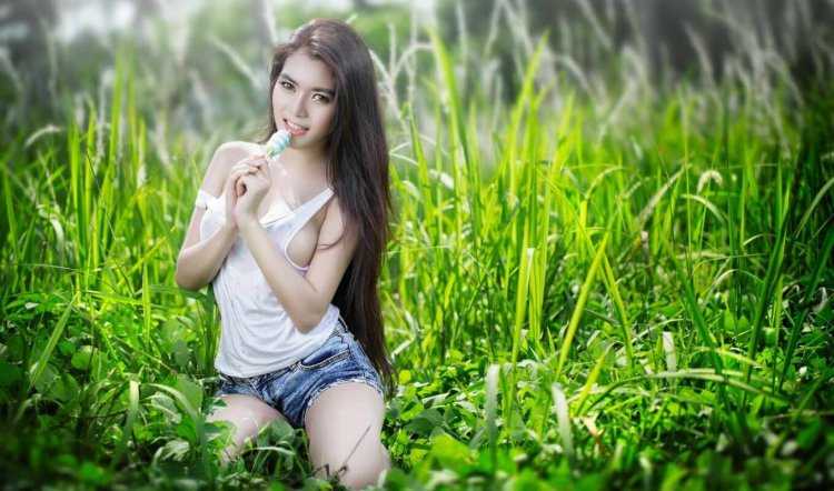 Азиатская внешность девушки