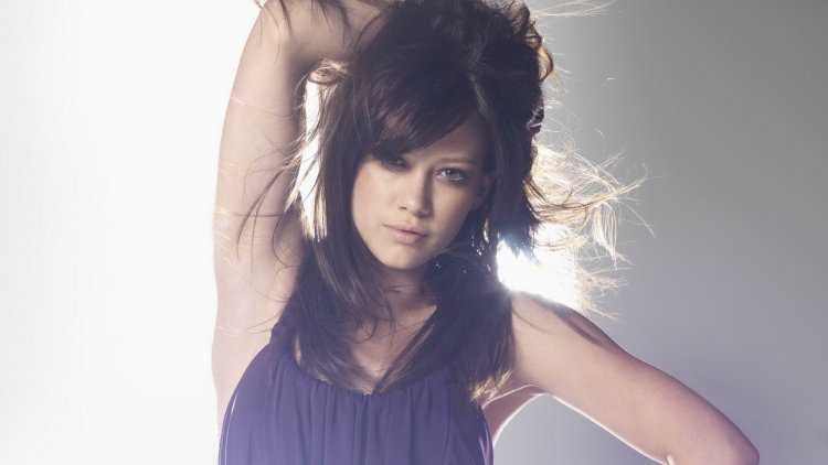 Хилари Дафф брюнетка