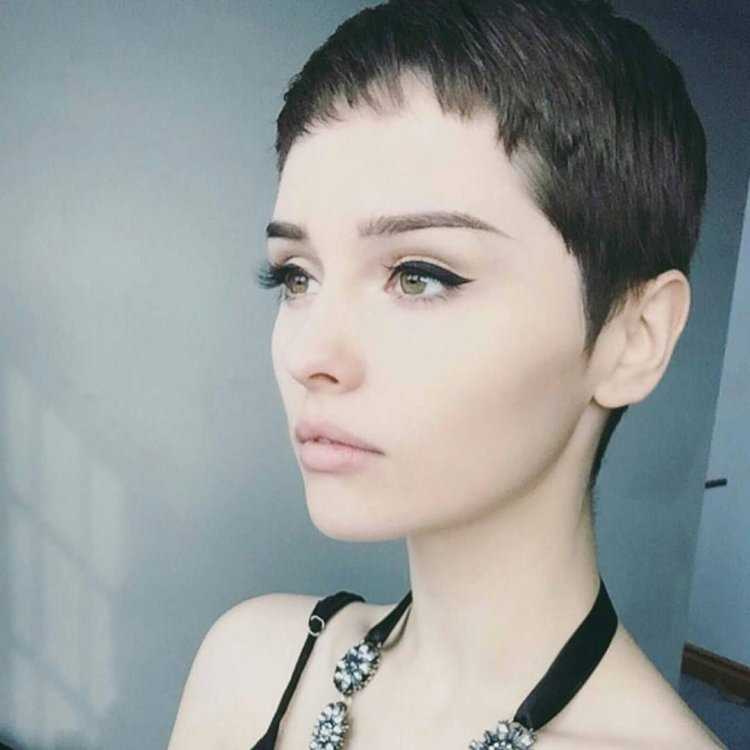 Причёска под мальчика у девушек