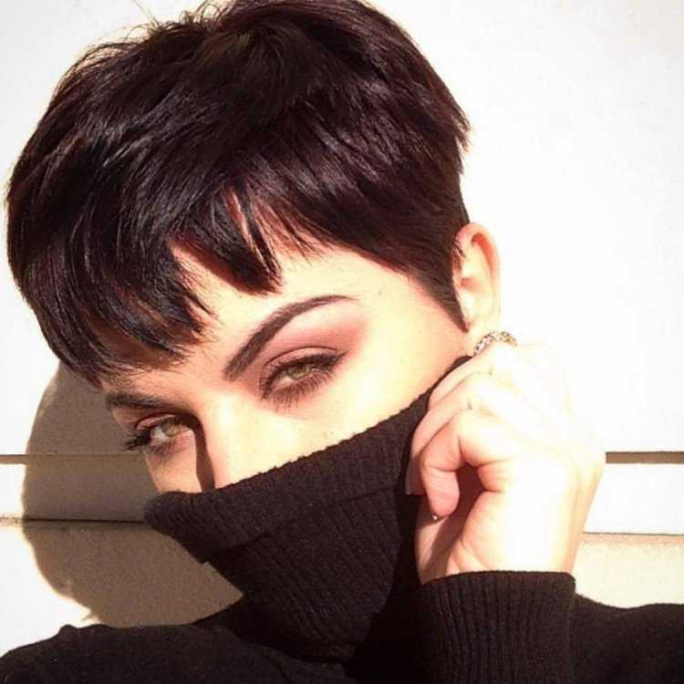 Брюнетки с короткой стрижкой