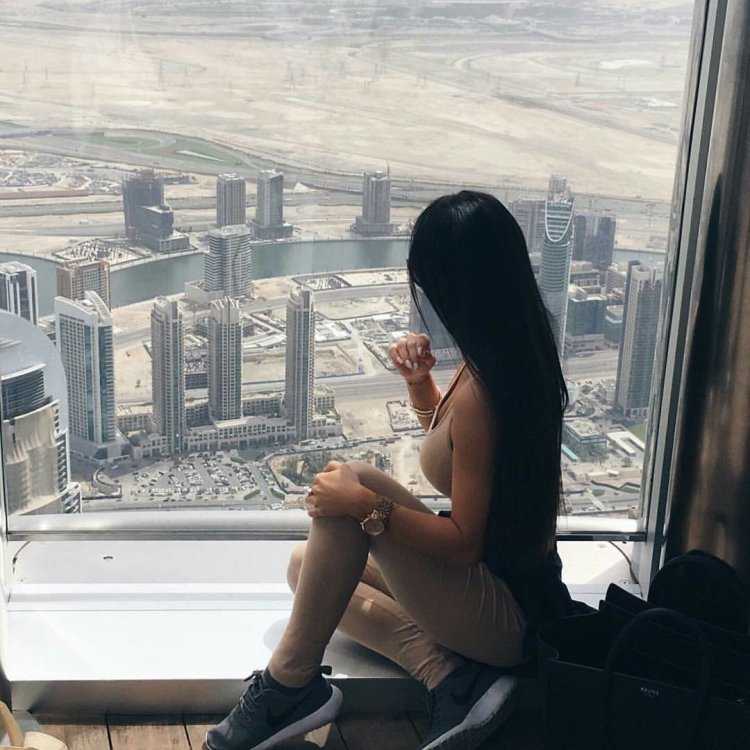 Дубай девушка брюнетка