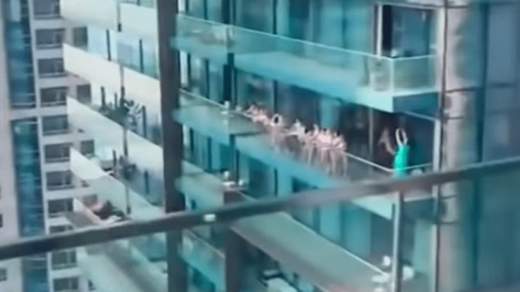 Дубай съемка на балконе