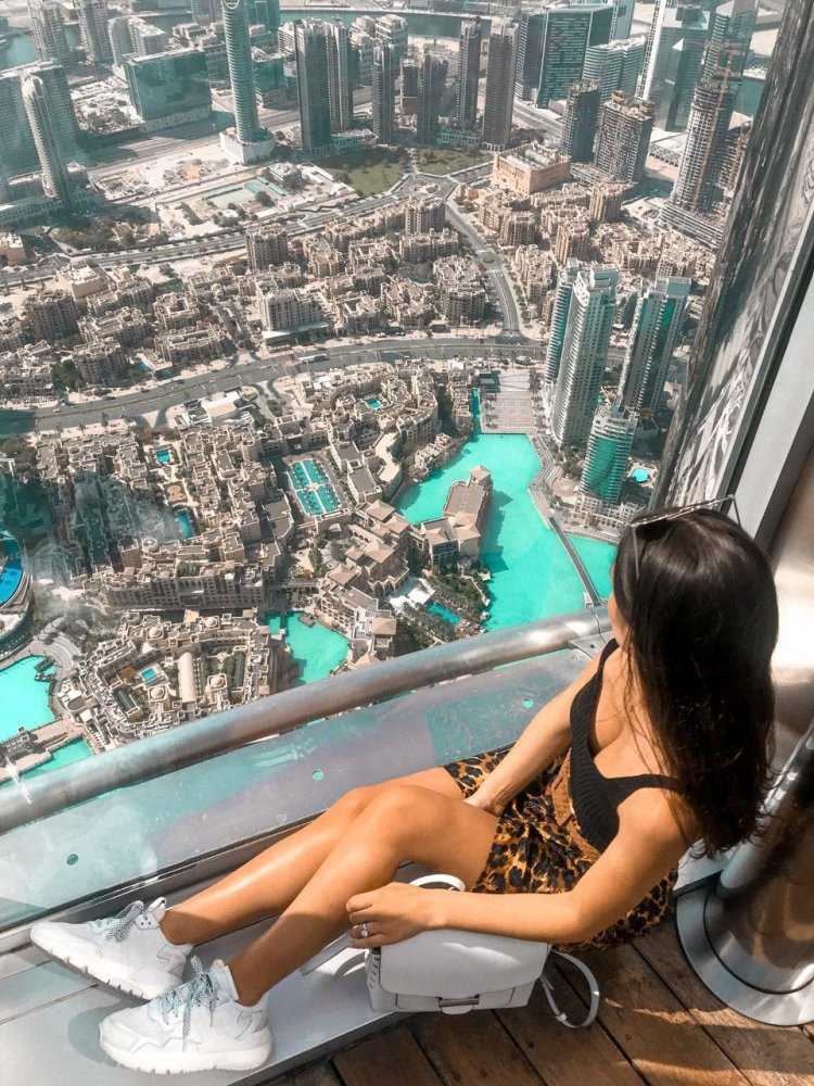 Брюнетка в Дубае