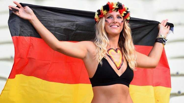 Болельщицы сборной Германии