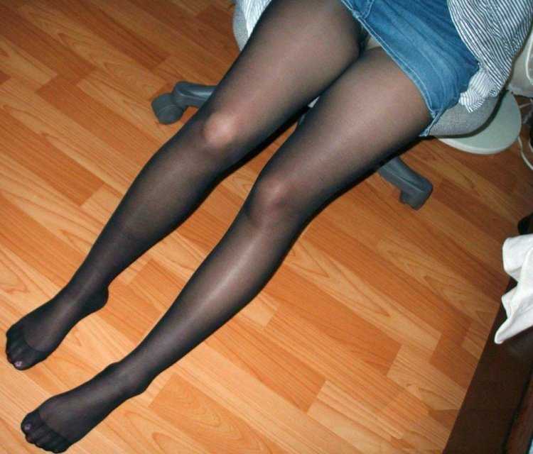 Ноги в колготках домашнее