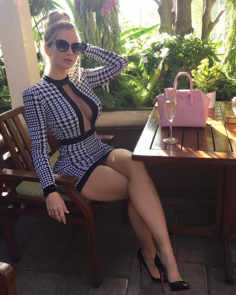 Аманда Элис v Mini