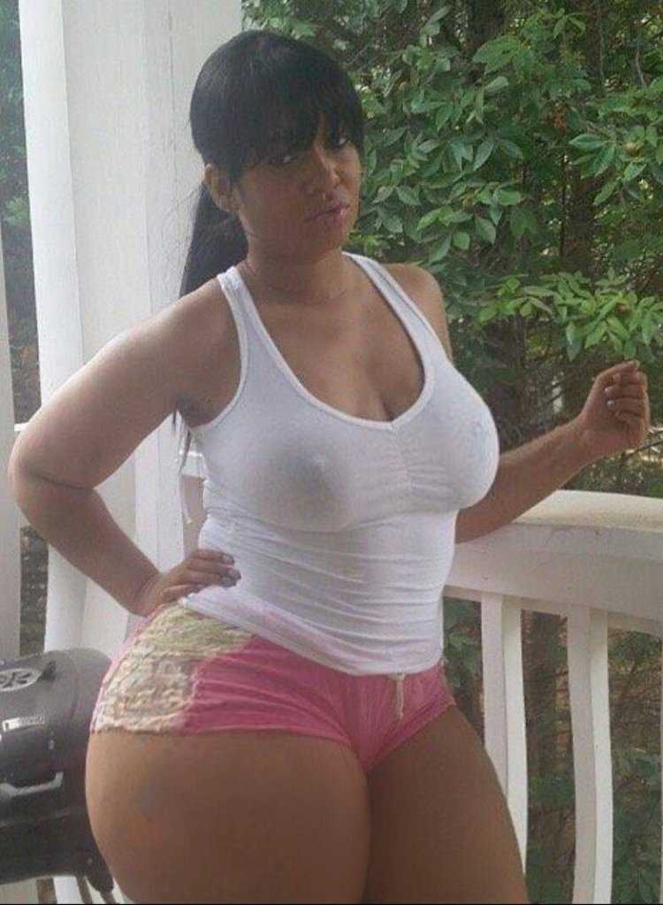 Крупные бедра домашнее