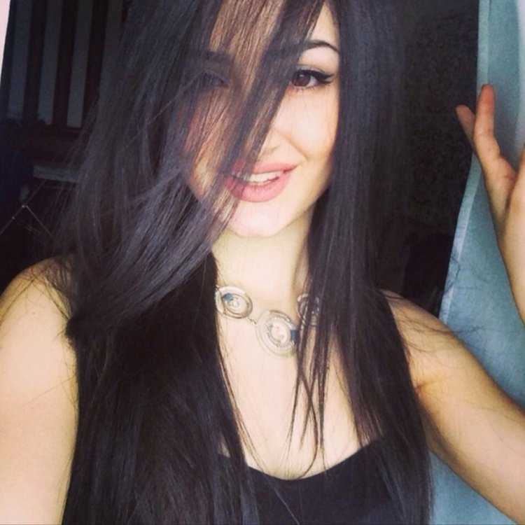 Смуглые девушки с рыжими волосами