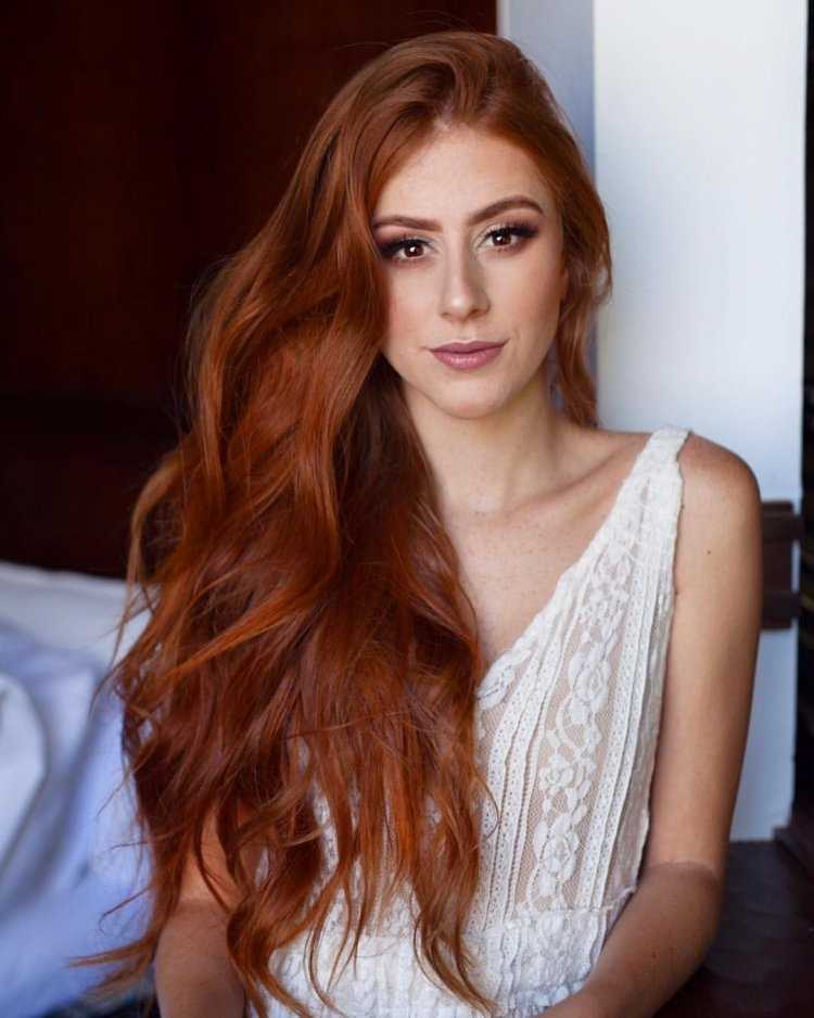 Густые рыже каштановые волосы