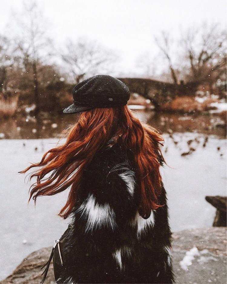 Девушка рыжие волосы зима