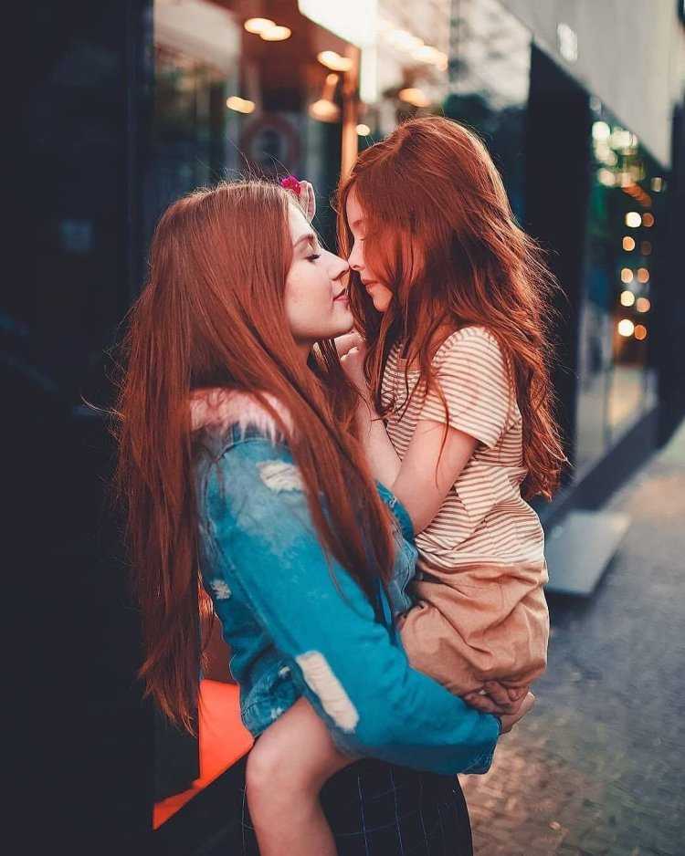 Поцелуй девушек