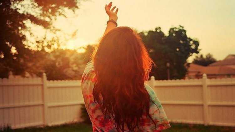 Девушки с рыжими волосами летом без лица