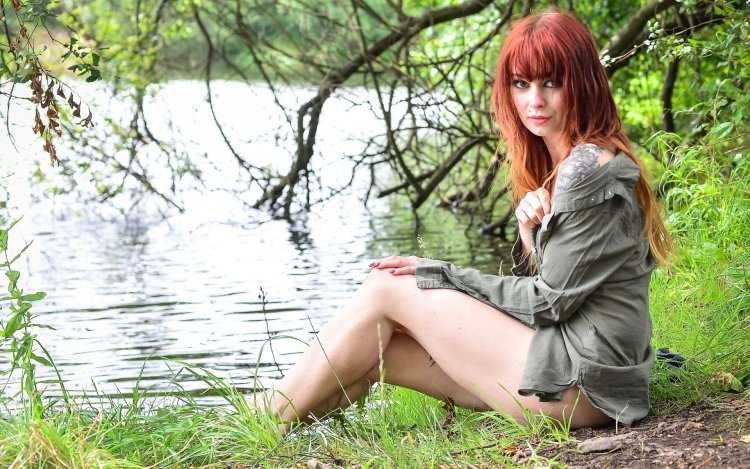 Рыжеволосые красавицы на природе