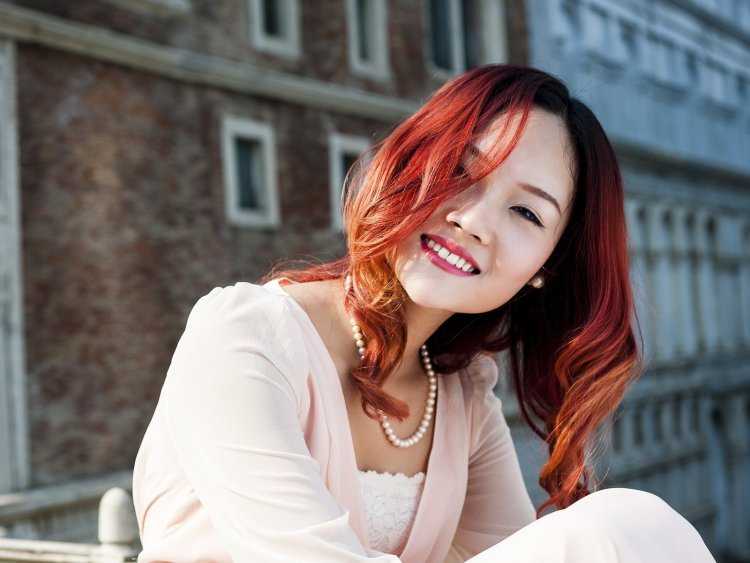 Азиатки с красными волосами