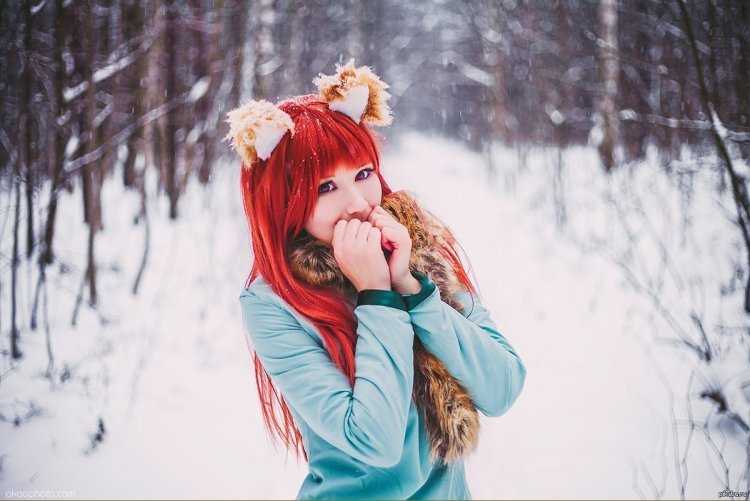 Рыжая девушка зимой