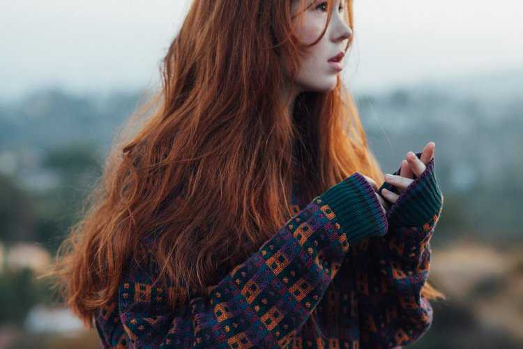 Девушка с рыжими волосами Эстетика