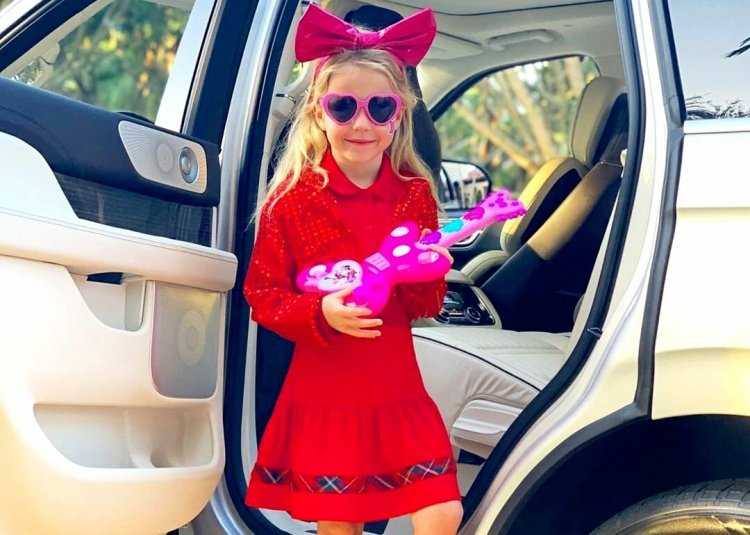 Настя Радзинская блоггер