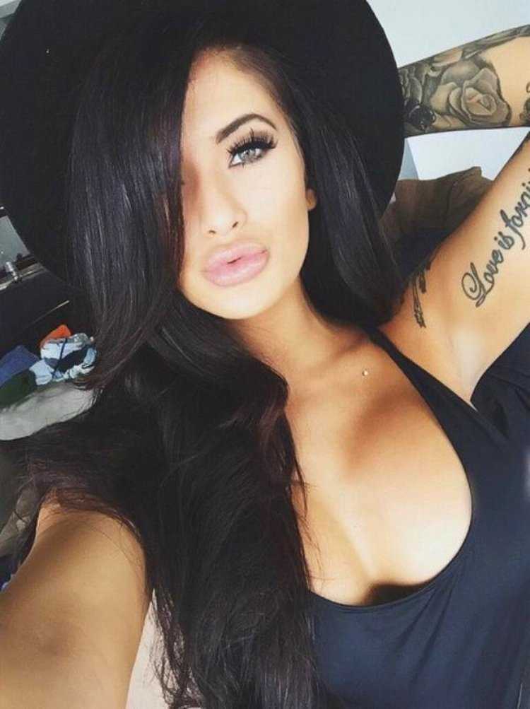 Красивые брюнетки с тату