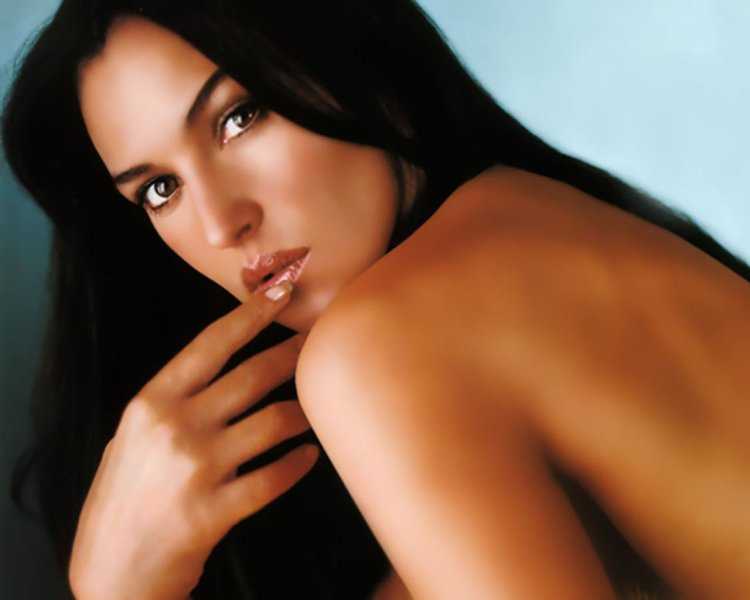 Моника Беллуччи в 16