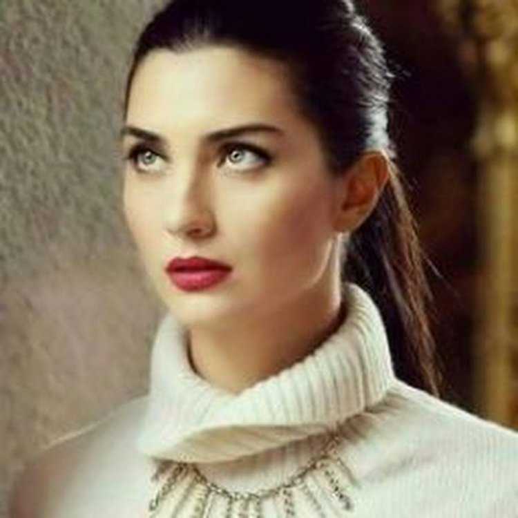 Турецкая актриса туба Буйукустун
