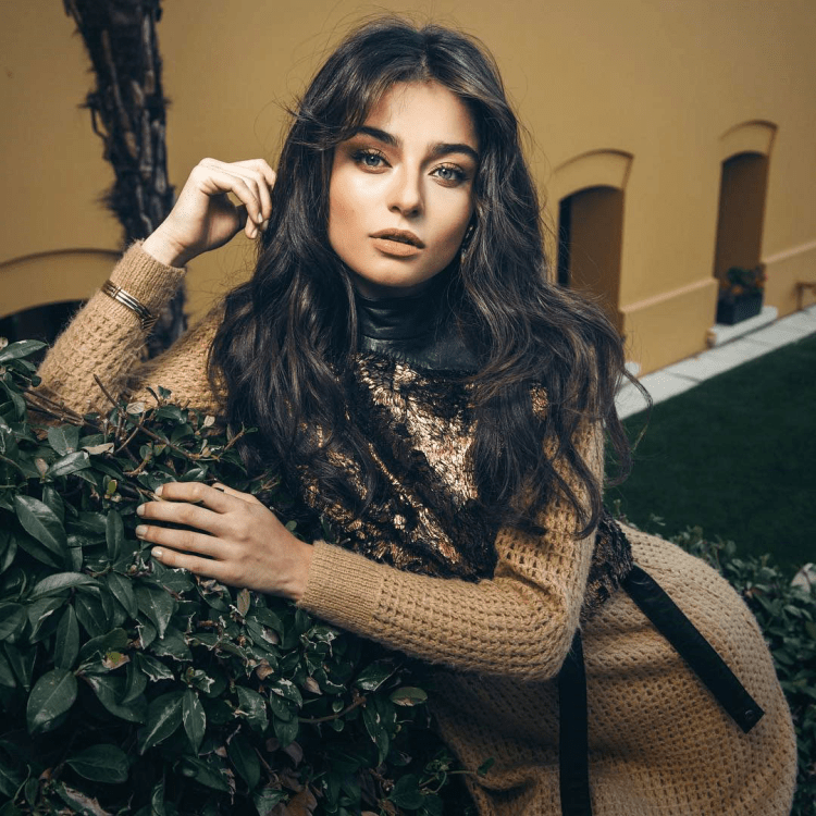 Актриса Айча Айшин Туран