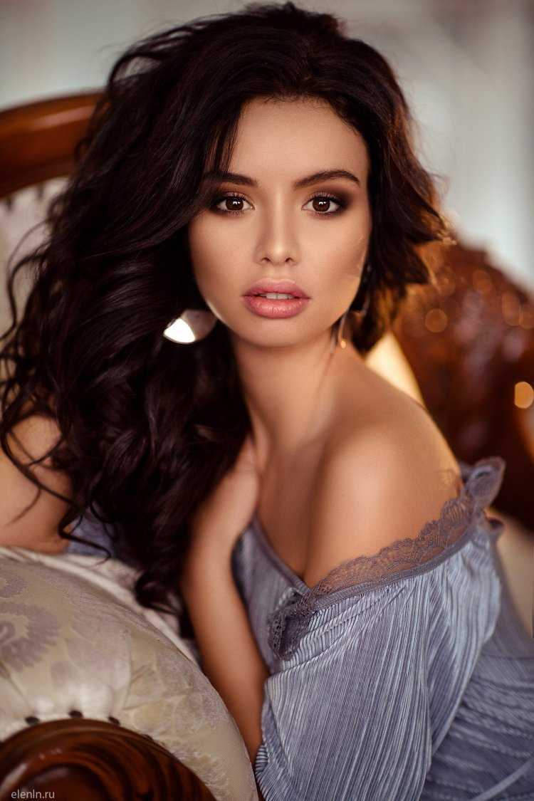 Роскошные девушки брюнетки