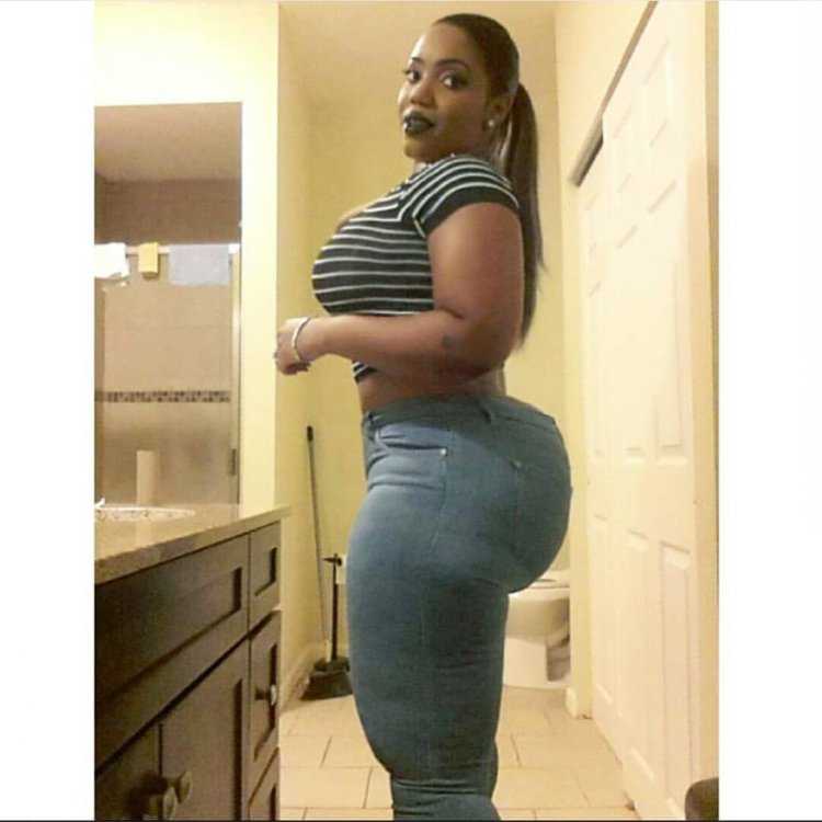 Женщины с большими ягодицами