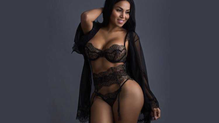 Самые фигуристые брюнетки73