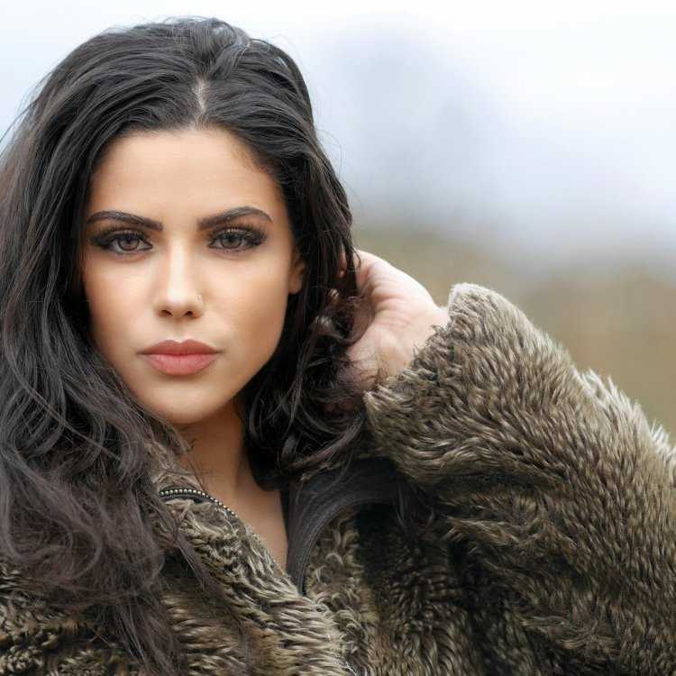 Красивые брюнетки