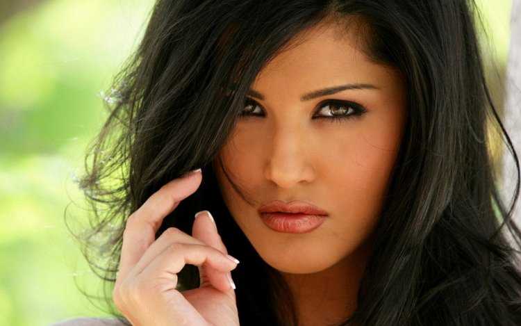 Самые красивые и жгучие брюнетки53