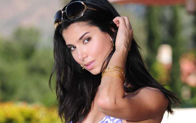 Розалин Санчес красивая