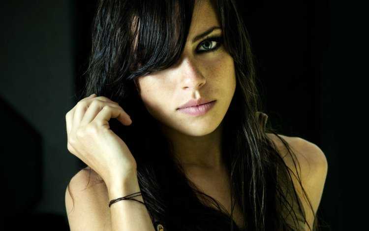 Красивые брюнетки