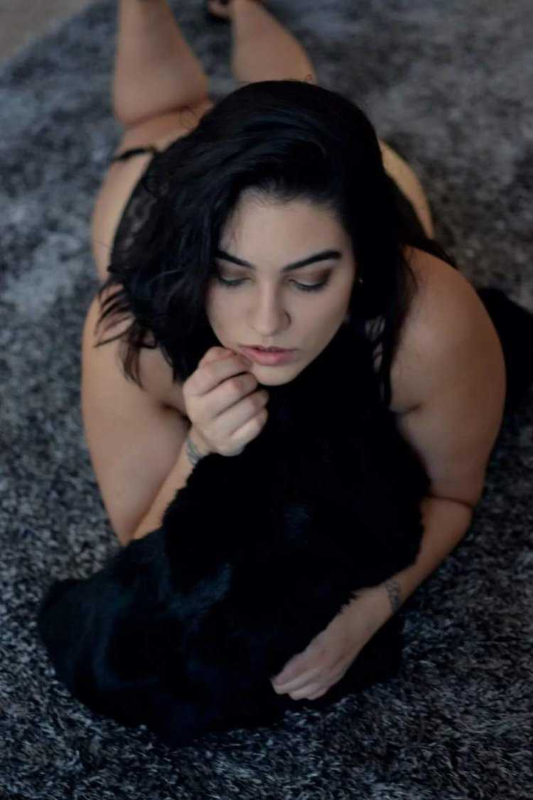 Madalina Ghenea в соблазнительном белье