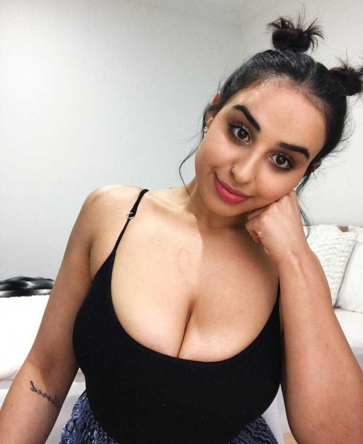 Ким КАРДАШАН и ее изумительная грудь