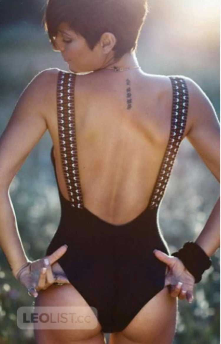 Холли Берри ягодицы