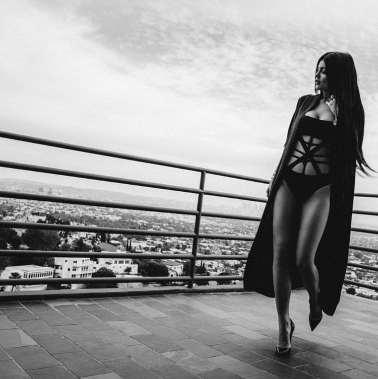 Кайли Дженнер в боди