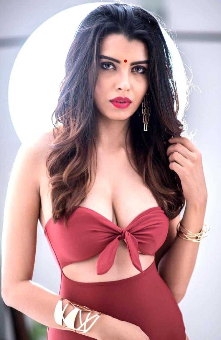 Девушки латинки с большими попами