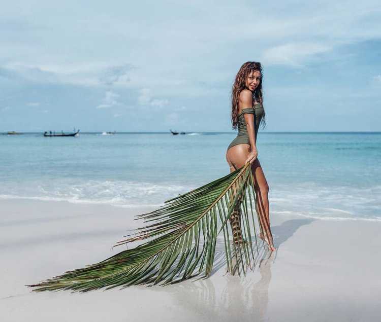 Красивые девушки корячки