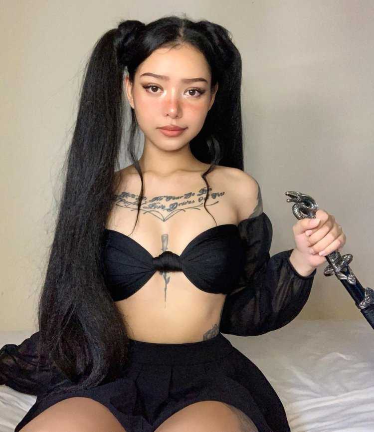 Знойная звезда тикток Белла жаждет ласки и страсти