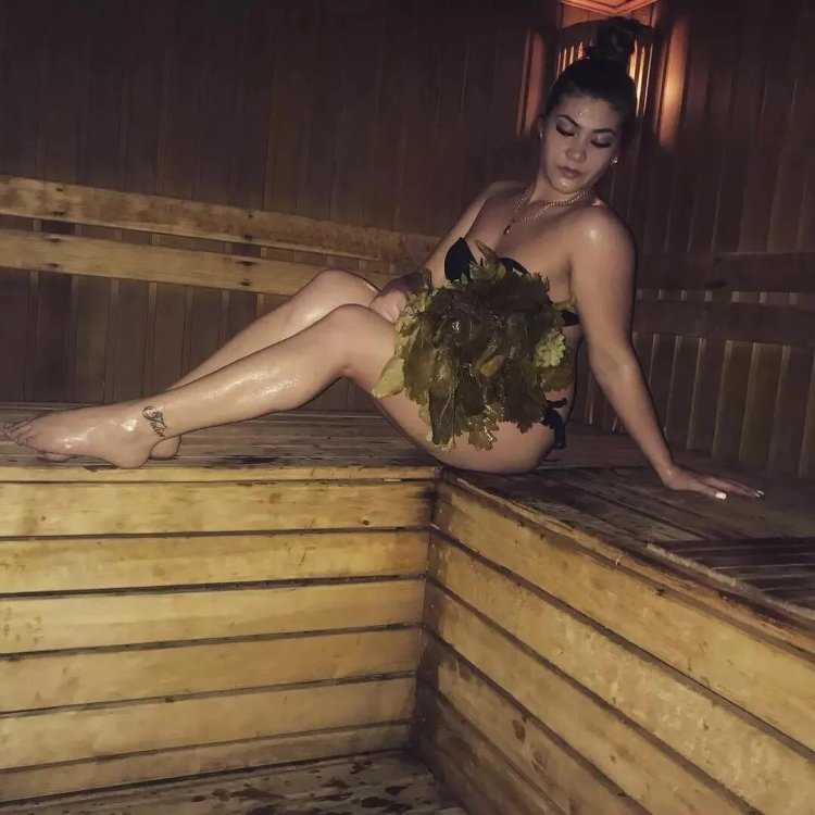 Эмили тоста hot