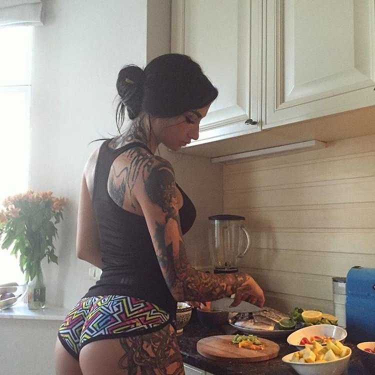 Анжелика Андерсон на кухне