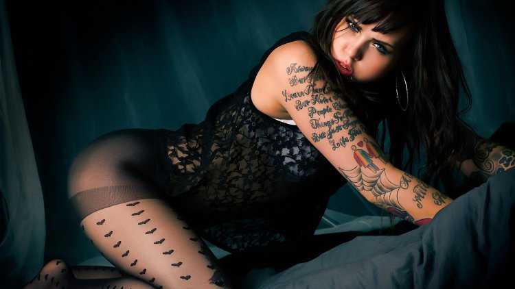 Красивые татуированные девушки