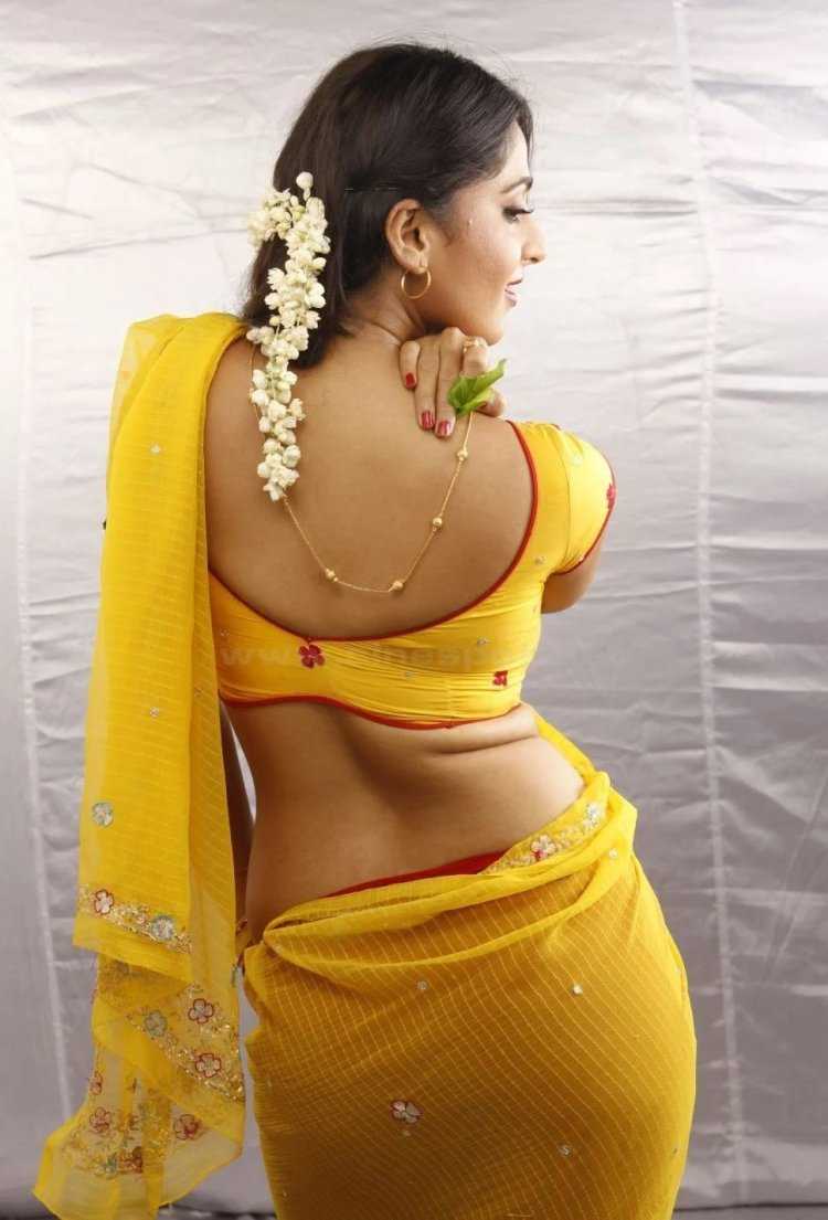 Anushka Shetty hot navel