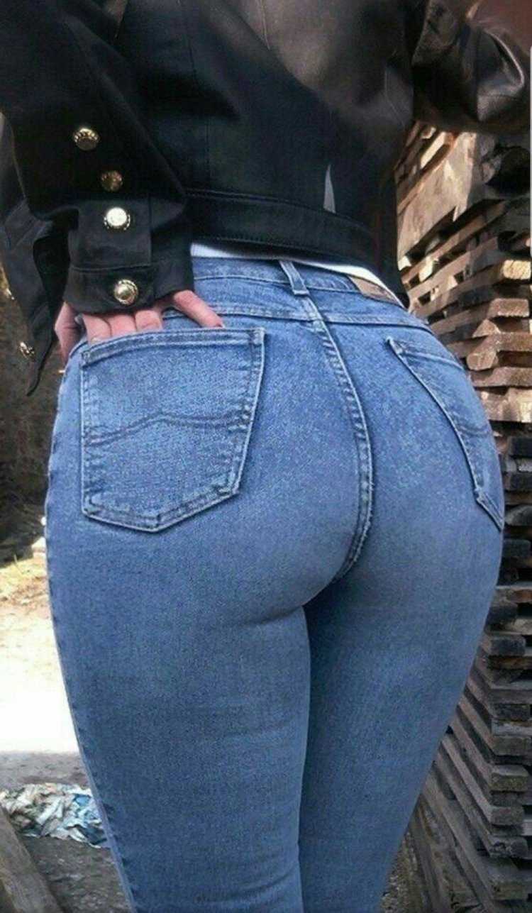 Красивые попки в джинсах