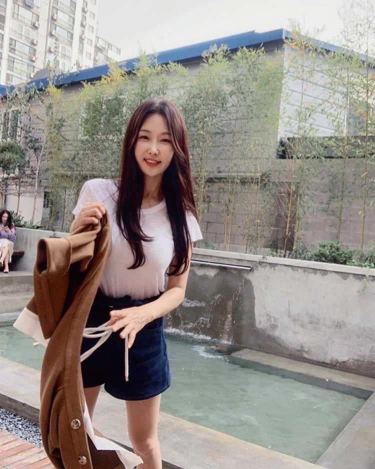 Кореянка ли Су