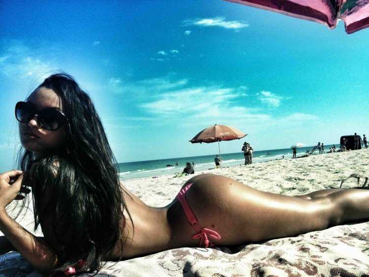 Красивые девушки в Турции на пляже