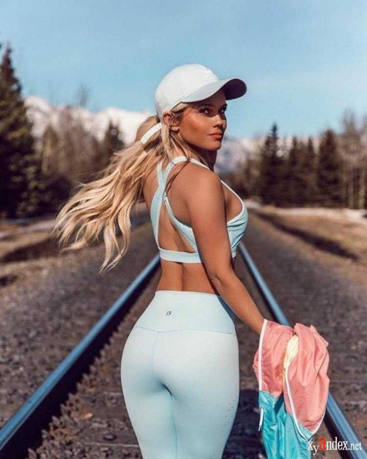 Хильде Осланд в леггинсах