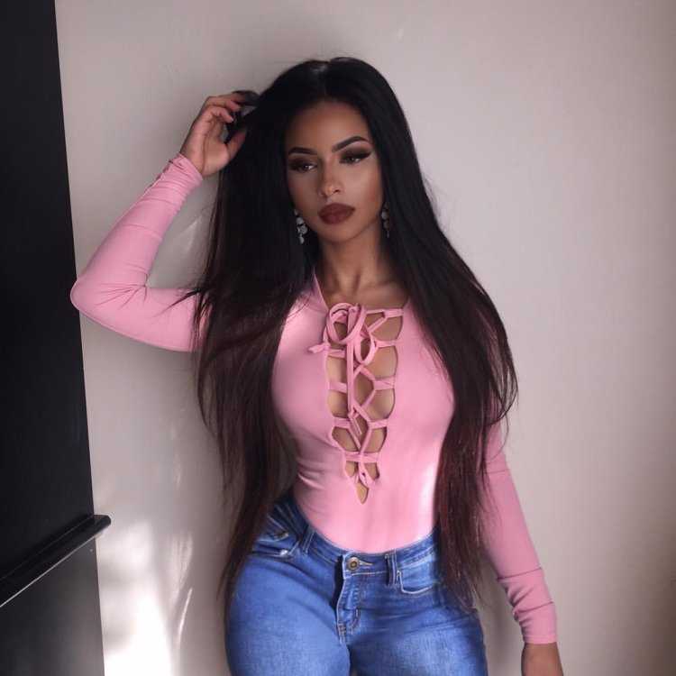 Розовая матовая помада для брюнеток