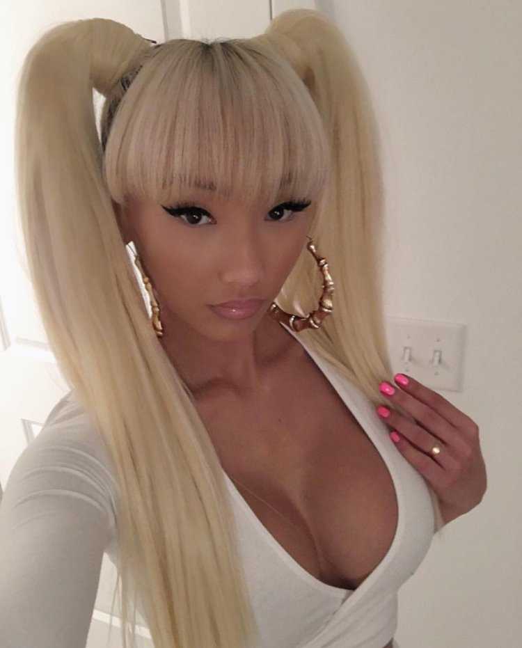 Каролина Куттика — воплощение барби-стиля