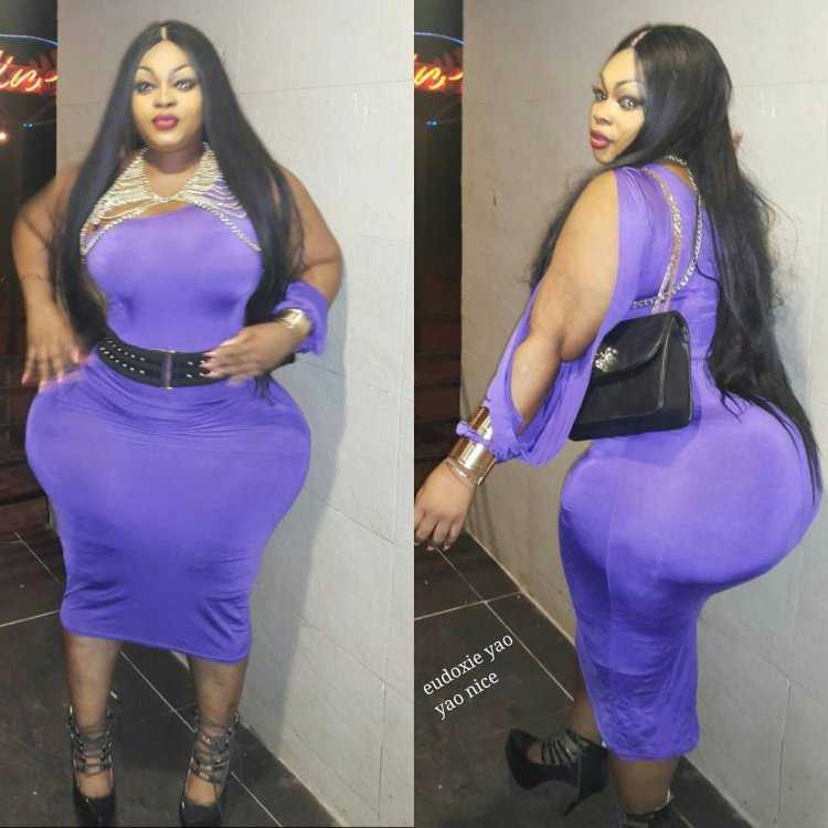 Самые большие силиконовые ягодицы